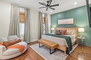 3 bedrooms, desk, iron/ironing board, travel crib