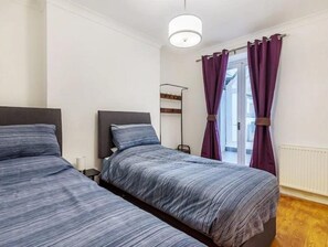 2 bedrooms, desk, free WiFi, bed sheets