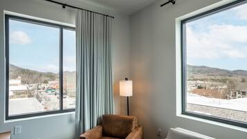 In-room safe, iron/ironing board, free WiFi, bed sheets