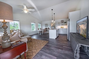 Living area - Bridge Creek Inn (Clayton)