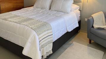 3 bedrooms, iron/ironing board, bed sheets