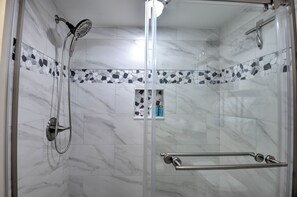 Shower, hair dryer, towels, soap - Sunrise Catch NSB: 
Newly remodeled condo OCEAN VIEW, 300 steps from the beach (New Smyrna Beach)