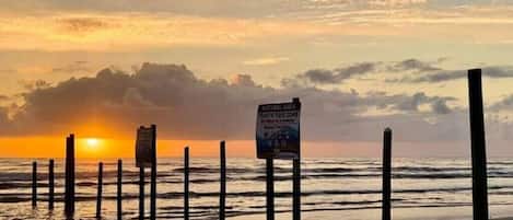 Espreguiçadeiras, toalhas de praia
