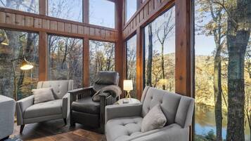 Smart TV, fireplace, DVD player, books