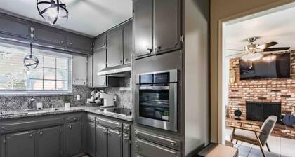 Fresno State 4BR/2BA+Private Pool +Game Room+ Gym!