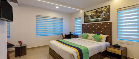 Standard Room | Desk, soundproofing, iron/ironing board