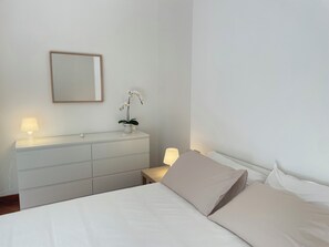 2 bedrooms, Frette Italian sheets, premium bedding, down duvets - Lemon Tree Resort - FreeParking (Genoa)