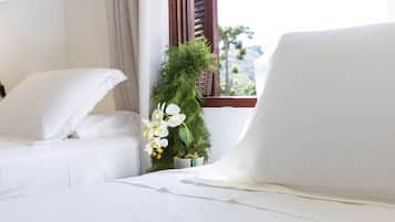 Apartment | 3 bedrooms, in-room safe, desk, blackout drapes