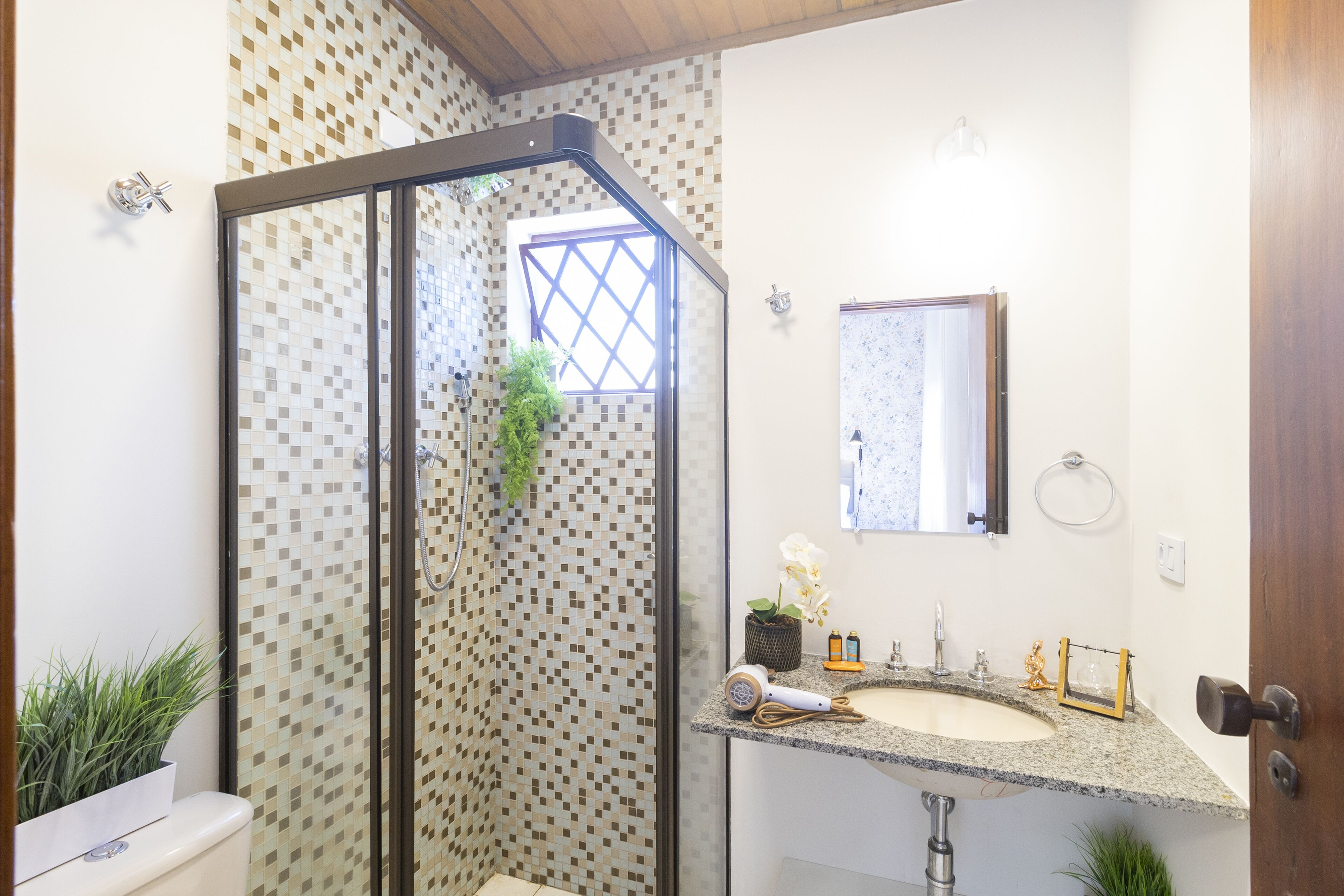 Apartment | Bathroom | Shower, free toiletries