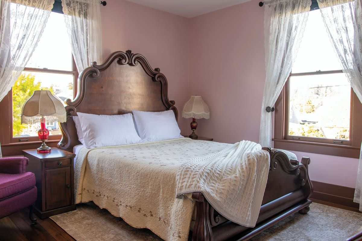 Chinook Room | Premium bedding, pillowtop beds, individually decorated