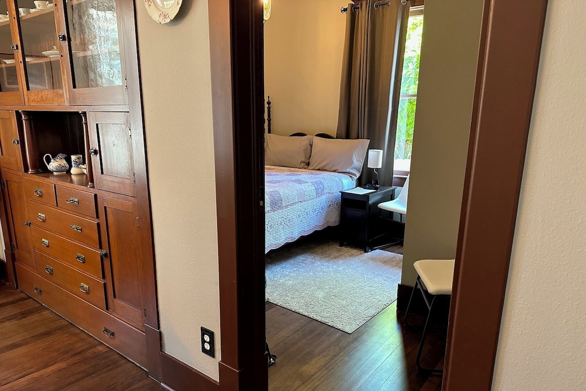 Room, 1 Double Bed | 1 bedroom, premium bedding, pillowtop beds, individually decorated