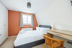 3 chambres, fer et planche à repasser, Wi-Fi gratuit, draps fournis