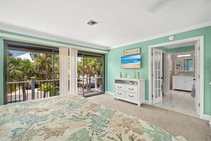 4 bedrooms, in-room safe, desk, iron/ironing board