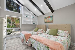 4 chambres, coffres-forts dans les chambres, bureau