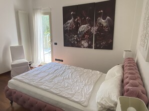 2 bedrooms, bed sheets