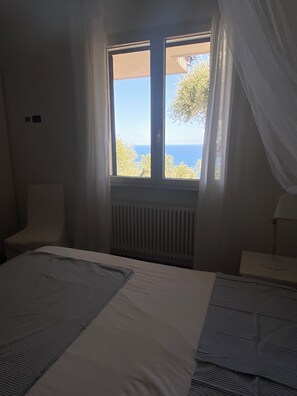 2 bedrooms, bed sheets