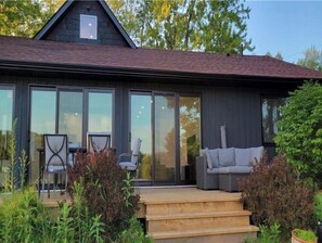 Exterior - Cozy Shores, Hot tub and sauna, pet friendly. kayak, boating and golf (Port Carling)