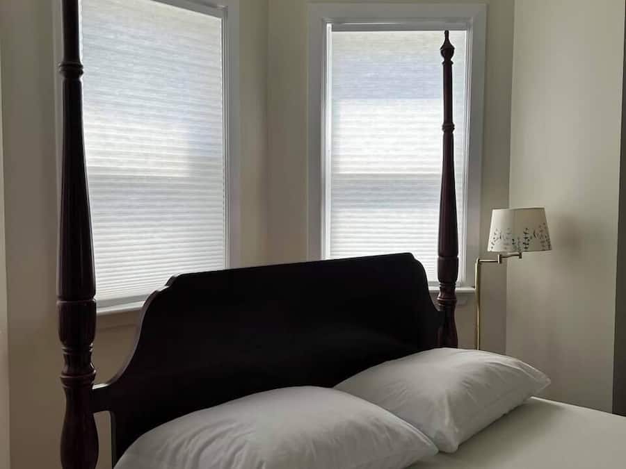 Phòng Deluxe | Bộ đồ giường cao cấp, nệm cao su hoạt tính (memory foam)