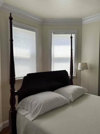 Deluxe Room | Premium bedding, memory foam beds, individually decorated. Cannon Hill Inn