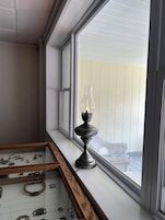 Una pantalla de ordenador, una impresora