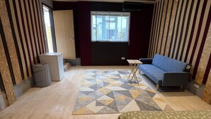 Studio, 1 Queen Bed with Sofa bed - Captivating 1-bed Studio in Borehamwood (Borehamwood)