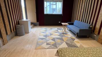 Studio, 1 Queen Bed with Sofa bed