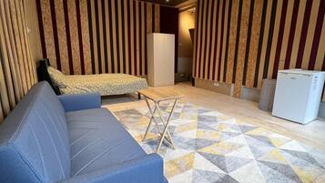 Studio, 1 Queen Bed with Sofa bed | Interior