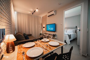 Comfort Apartment | Living area | 43-inch Smart TV with digital channels - Espaço ike (Ipojuca)