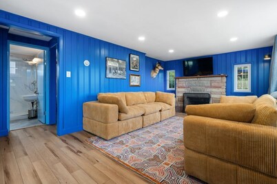 Corky's - Sleeps 8/Hot tub/Golf views in the heart of Mohican State Park!