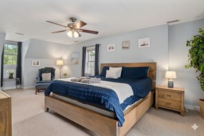 3 bedrooms, desk, iron/ironing board, free WiFi