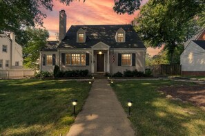 Exterior - Spacious and Cozy Oasis on Monument Avenue (Richmond)