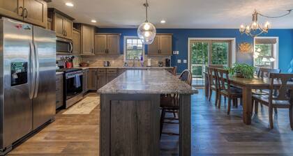 Beautiful lakefront home on Seal Cove next to Acadia National Park
