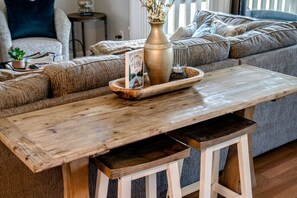 Televisión y chimenea 