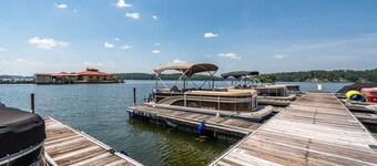 Waterfront Lake Hamilton Escape