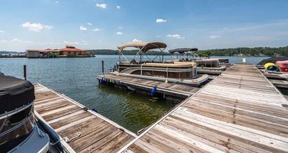 Waterfront Lake Hamilton Escape