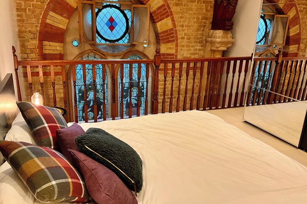 2 bedrooms, desk, iron/ironing board, travel cot