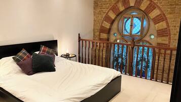 2 bedrooms, desk, iron/ironing board, travel cot