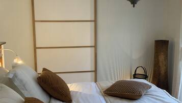 1 camera, Wi-Fi, lenzuola