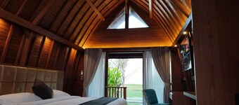 Room-love Without Boundaries Num9759