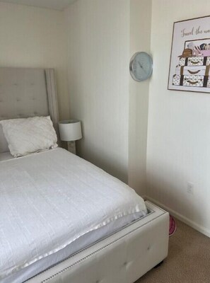 1 bedroom, desk, free WiFi, bed sheets