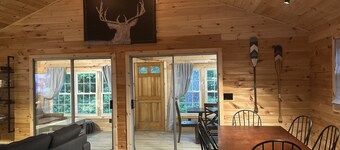 Cozy Retreat near Ossipee Lake, sleeps 8, pet friendly!