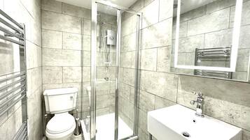 Apartment | Bathroom | Shower, towels