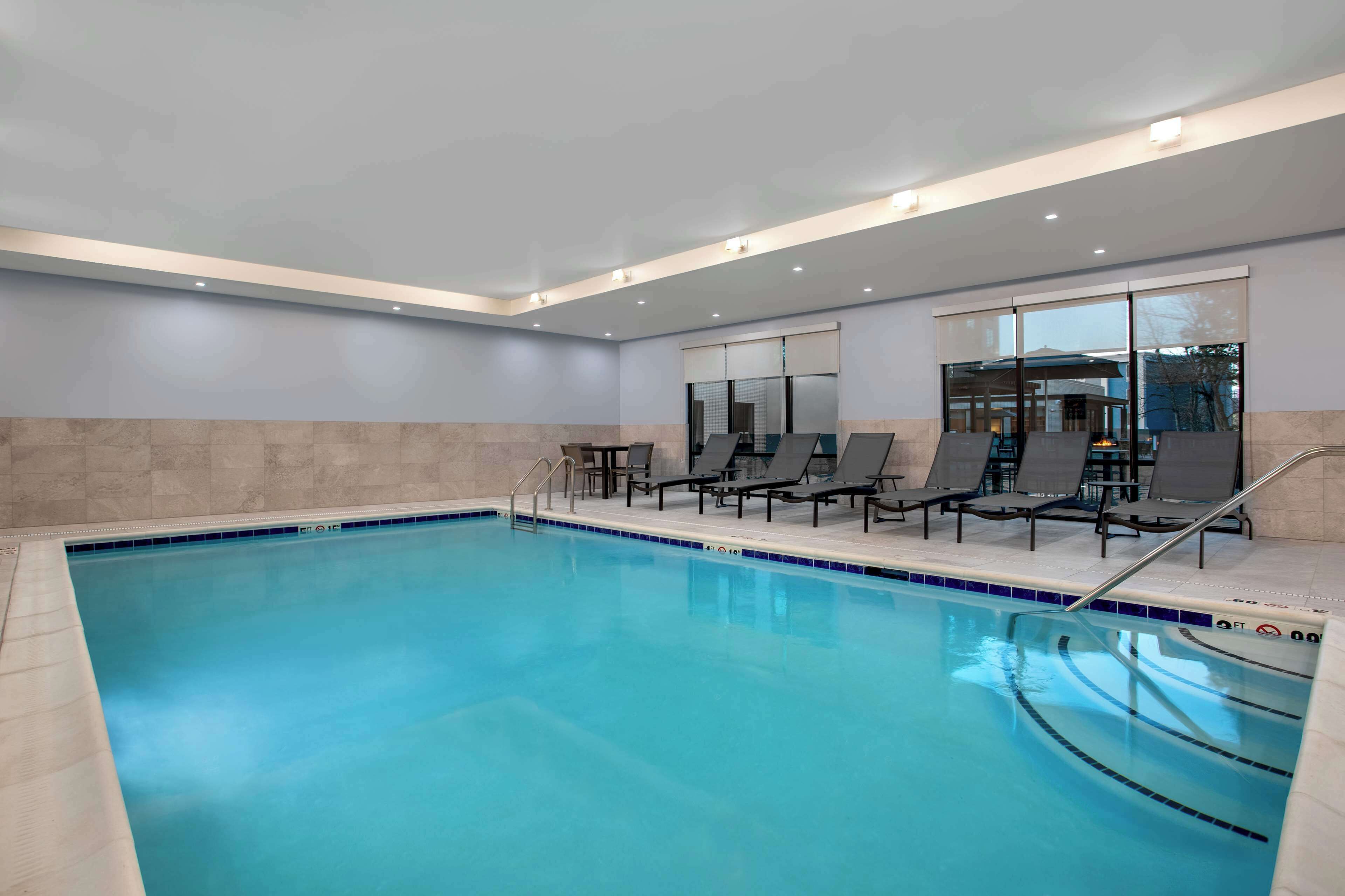 Hồ bơi trong nhà 