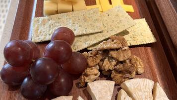 อาหารเช้าแบบบริการตนเองทุกวัน (CNY 88 ต่อคน)