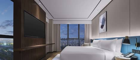 Deluxe Suite, 1 King Bed | 1 bedroom, premium bedding, down comforters, Select Comfort beds