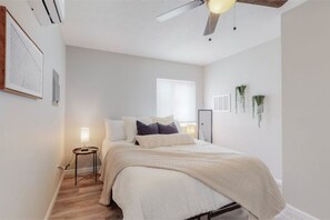 2 Schlafzimmer, Zimmersafe, Schreibtisch, Bügeleisen/Bügelbrett