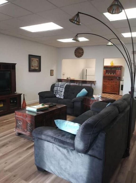 Riverview Lux: 420 Friendly Damage Control, Private Deck W/ Hot Tub - Savanna, IL