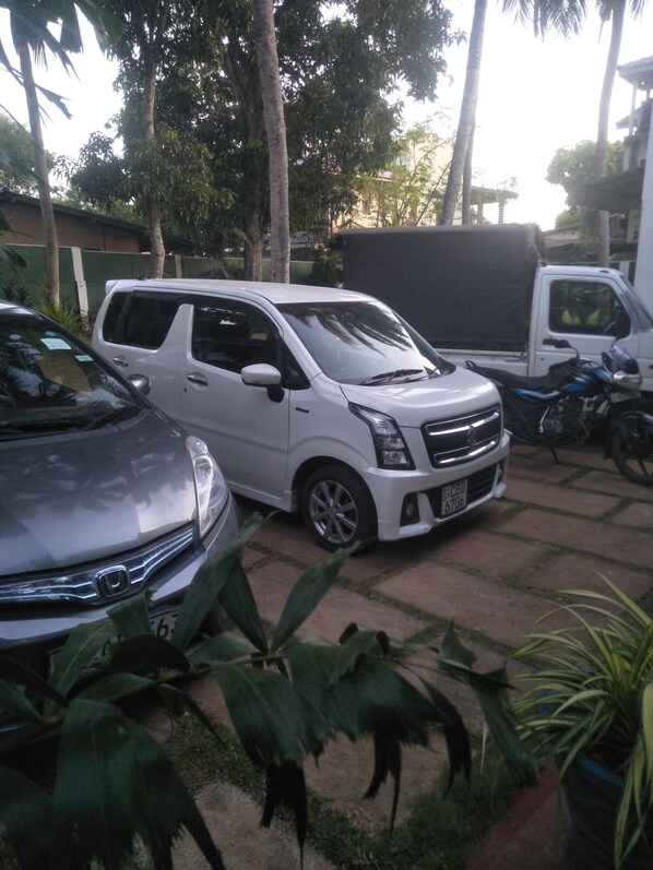 Exterior - Barthiya Tourist Guest (Anuradhapura)