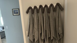 Interior - Enjoy fishing, the beach, or nights around the firepit. Minutes to boat ramp. (Dagsboro)