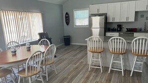Coffee/tea maker, fridge, microwave, oven - Enjoy fishing, the beach, or nights around the firepit. Minutes to boat ramp. (Dagsboro)